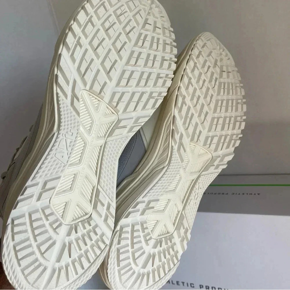 APL Techloom Defender High Top
Sneaker Clay Pristine Color Men Size 8.5 New - Picture 6 of 11